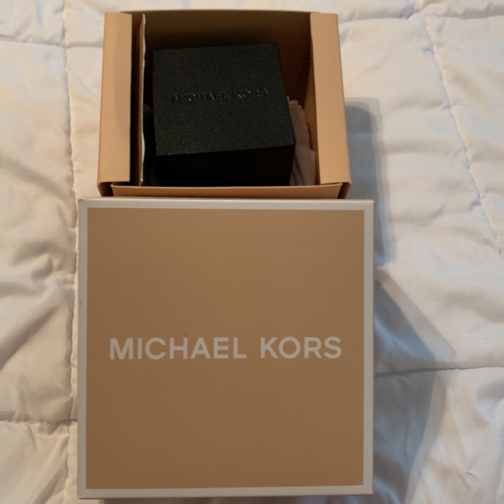 Michael Kors Watch - Picture 7 of 8